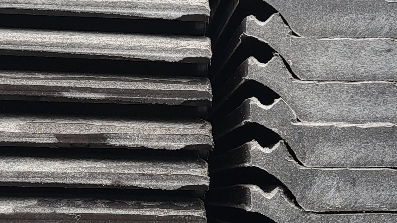 tigla gri din materiale plastice reciclabile