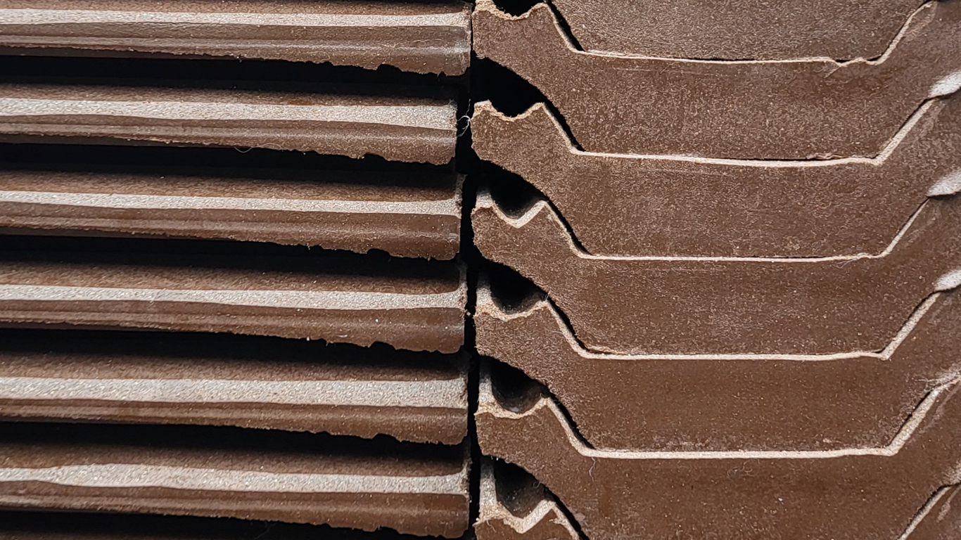 tigla maro din materiale plastice reciclabile