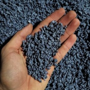 Densificat Polipropilena – TNT gri ținut în palmă